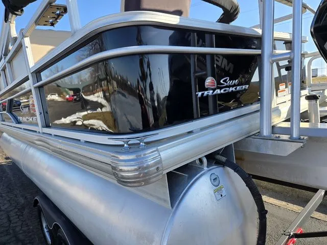 Slide: The Image of Sun Tracker Fishin' Barge 20 DLX 2018 - 5