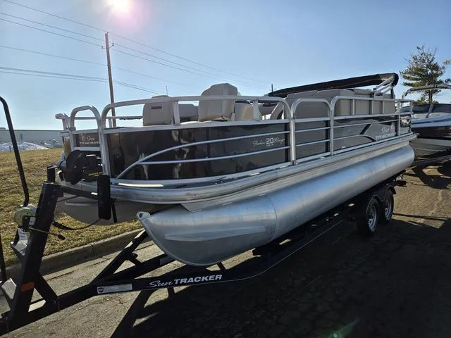Slide: The Image of Sun Tracker Fishin' Barge 20 DLX 2018 - 8