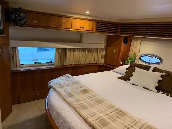 Slide: The Image of Carver Yachts 390 Motor Yacht 2005 - 10