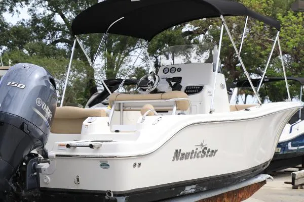 Slide: The Image of NauticStar 2102 Legacy 2020 - 1