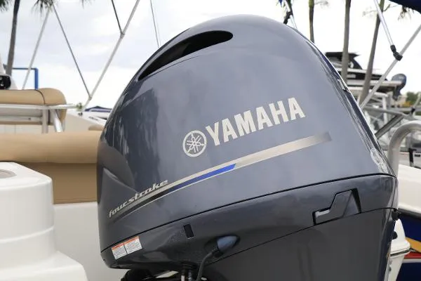 Slide: The Image of NauticStar 2102 Legacy 2020 - 6