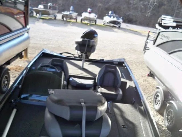 Slide: The Image of Crestliner VT 17 2016 - 10