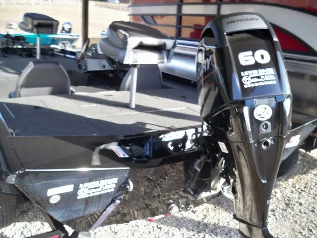 Slide: The Image of Crestliner VT 17 2016 - 3