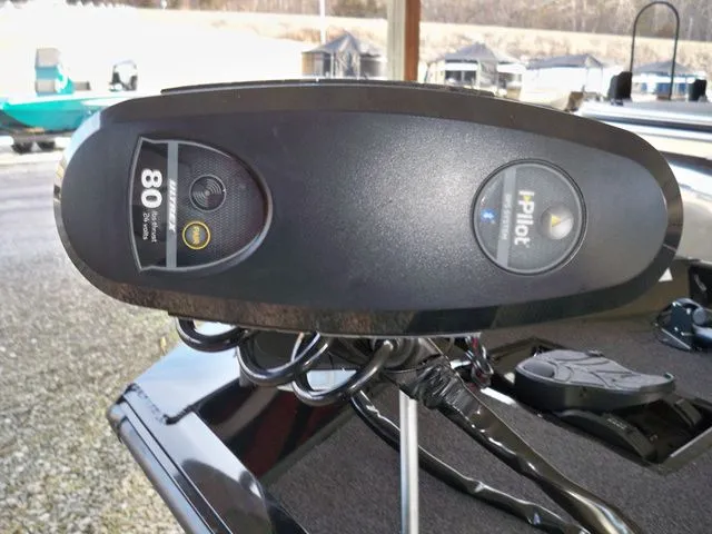 Slide: The Image of Crestliner VT 17 2016 - 4