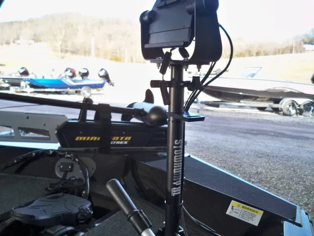 Slide: The Image of Crestliner VT 17 2016 - 6