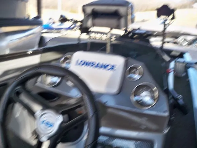 Slide: The Image of Crestliner VT 17 2016 - 8