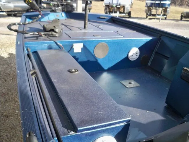 Slide: The Image of Lowe Roughneck 1860 SC Jet 2017 - 7