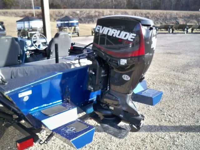 Slide: The Image of Lowe Roughneck 1860 SC Jet 2017 - 8