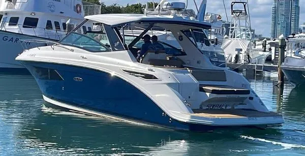Slide: The Image of Sea Ray 320 Sundancer 2021 - 2