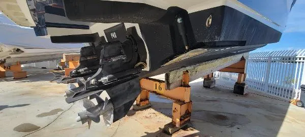 Slide: The Image of Sea Ray 320 Sundancer 2021 - 7