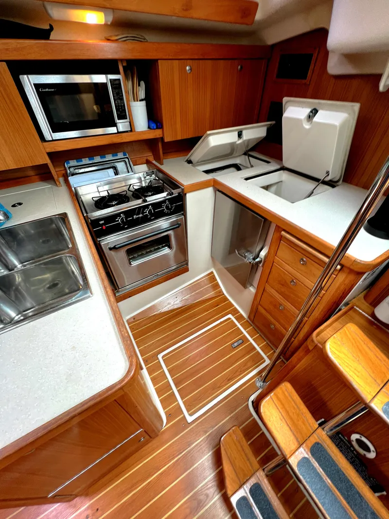 Slide: The Image of Catalina 350 MkII 2009 - 5