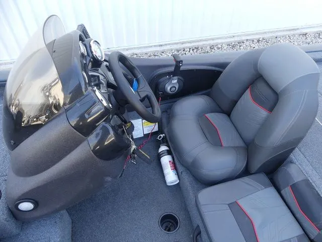 Slide: The Image of Tracker Pro Team 190 TX 2022 - 13