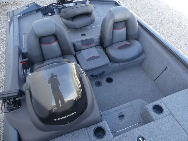 Slide: The Image of Tracker Pro Team 190 TX 2022 - 17