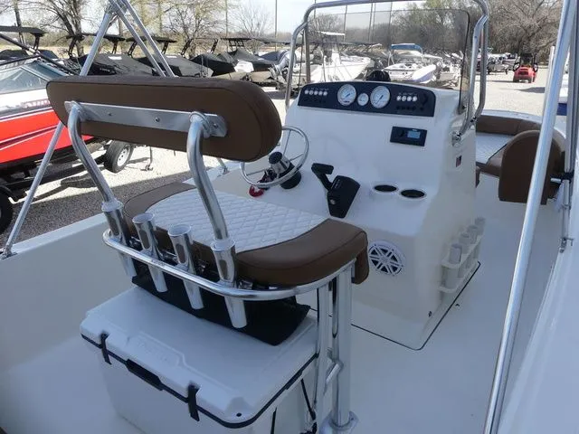 Slide: The Image of Pioneer 180 Islander 2026 - 10