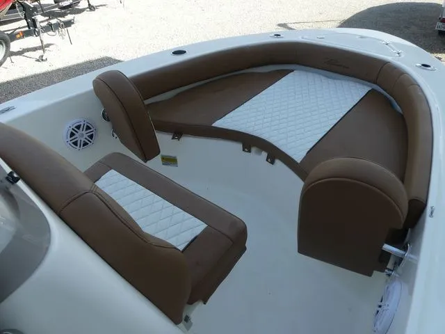 Slide: The Image of Pioneer 180 Islander 2026 - 16