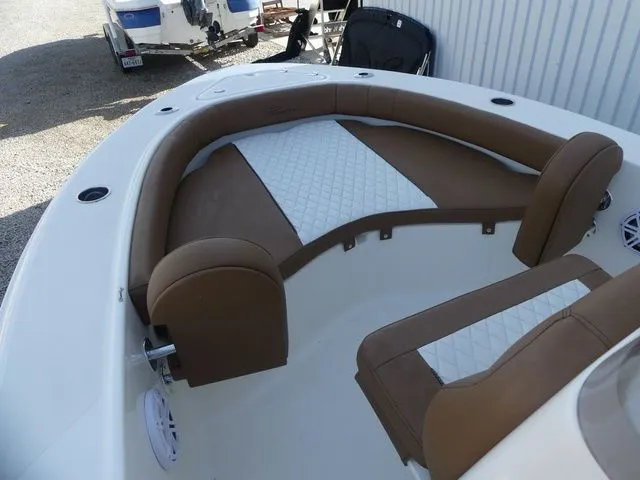 Slide: The Image of Pioneer 180 Islander 2026 - 18