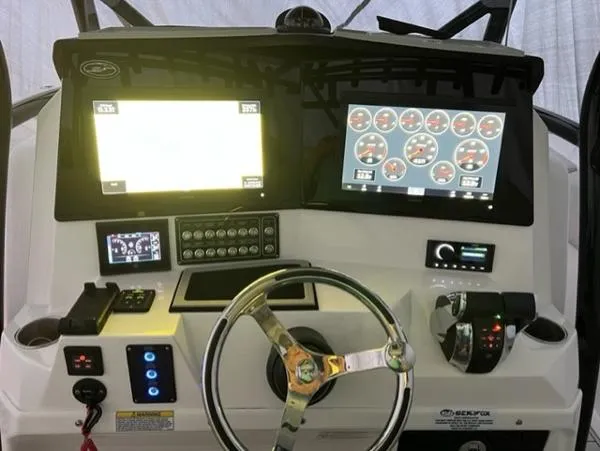 Slide: The Image of Sea Fox 328 Commander 2022 - 3