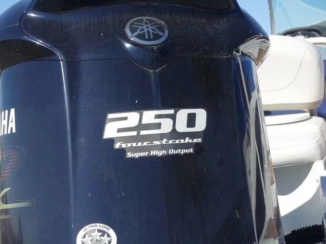 Slide: The Image of Crownline Boats E4 XS 2017 - 10