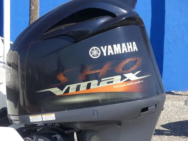 Slide: The Image of Crownline Boats E4 XS 2017 - 9