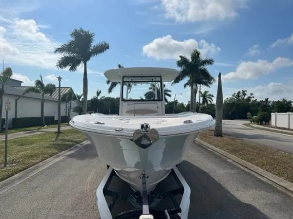 Slide: The Image of Robalo R302 2018 - 11