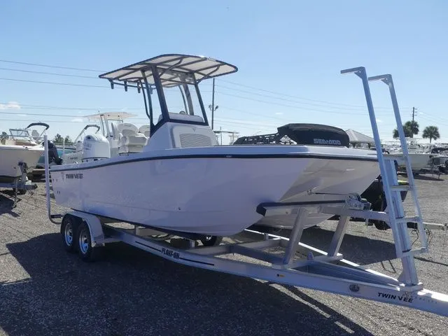 Slide: The Image of Twin Vee 22 BayCat 2026 - 3