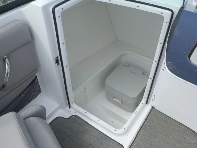 Slide: The Image of Four Winns HD3 OB 2022 - 15