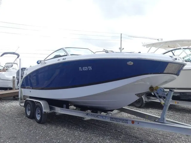 Slide: The Image of Four Winns HD3 OB 2022 - 3