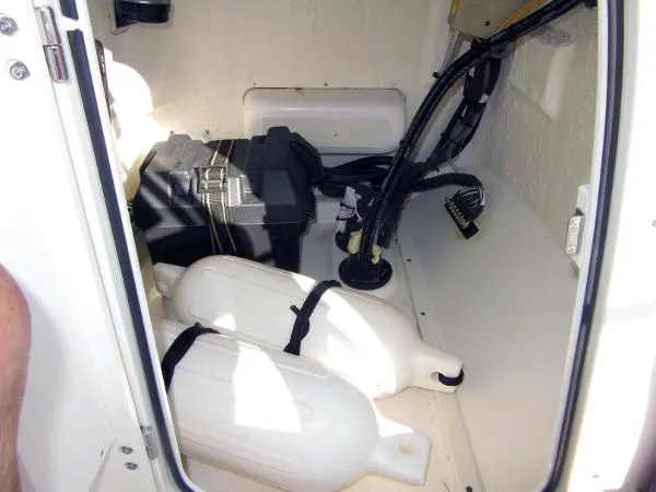 Slide: The Image of Boston Whaler 170 Montauk 2022 - 10