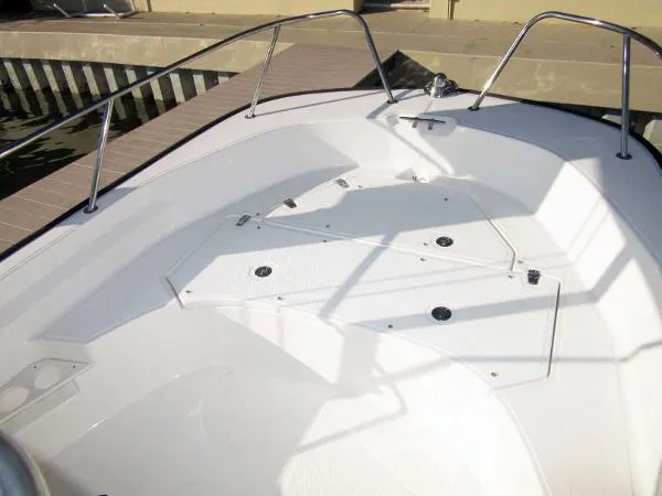 Slide: The Image of Boston Whaler 170 Montauk 2022 - 2