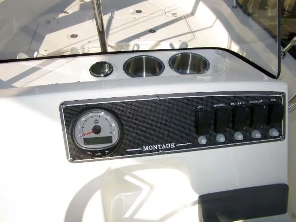 Slide: The Image of Boston Whaler 170 Montauk 2022 - 7