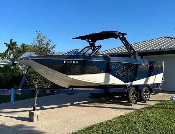 Slide: The Image of Tigé ATX Surf Boats 24 Type-S 2021 - 0