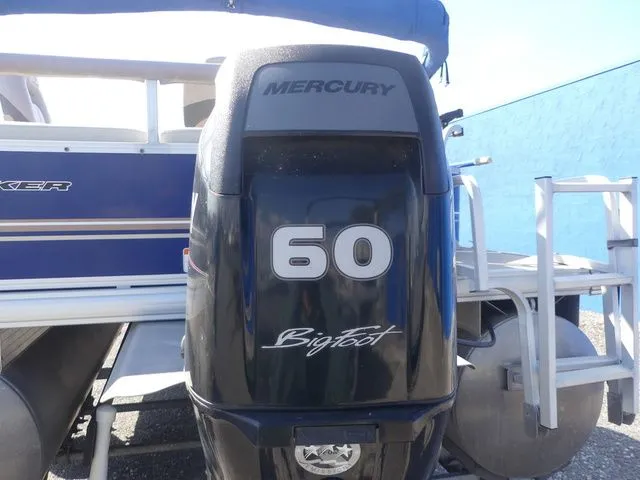 Slide: The Image of Sun Tracker Fishin' Barge 20 DLX 2014 - 11