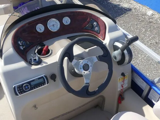 Slide: The Image of Sun Tracker Fishin' Barge 20 DLX 2014 - 15