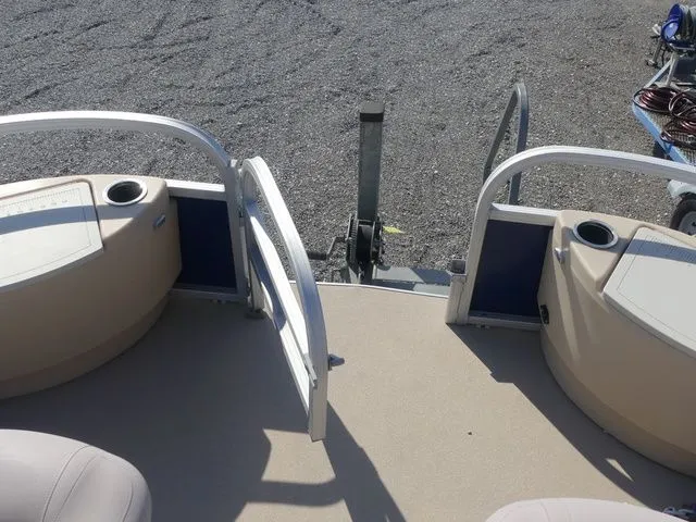 Slide: The Image of Sun Tracker Fishin' Barge 20 DLX 2014 - 19