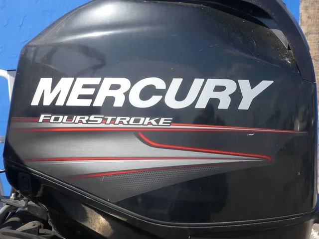 Slide: The Image of Sun Tracker Fishin' Barge 20 DLX 2014 - 9