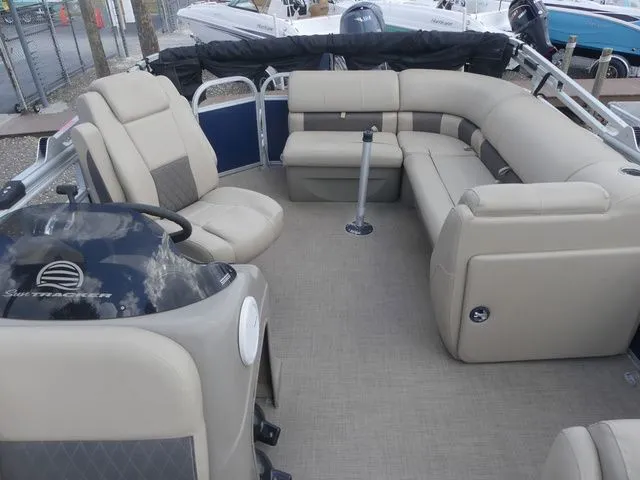 Slide: The Image of Sun Tracker Party Barge 20 DLX 2022 - 12