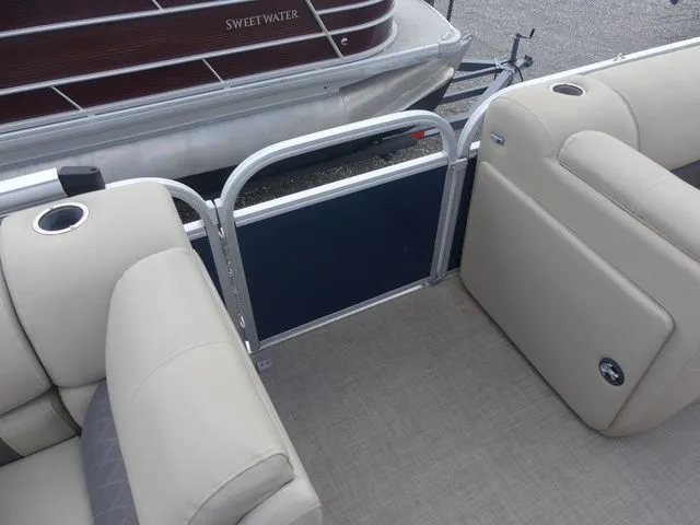 Slide: The Image of Sun Tracker Party Barge 20 DLX 2022 - 14