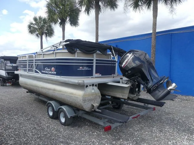 Slide: The Image of Sun Tracker Party Barge 20 DLX 2022 - 6