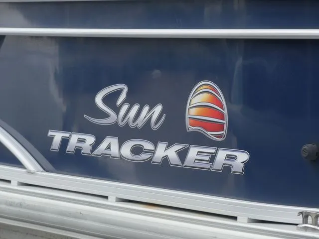 Slide: The Image of Sun Tracker Party Barge 20 DLX 2022 - 7