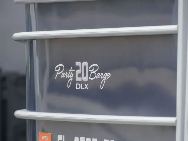 Slide: The Image of Sun Tracker Party Barge 20 DLX 2022 - 8