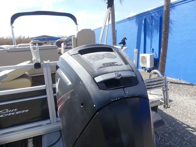 Slide: The Image of Sun Tracker Fishin' Barge 20 DLX 2019 - 10