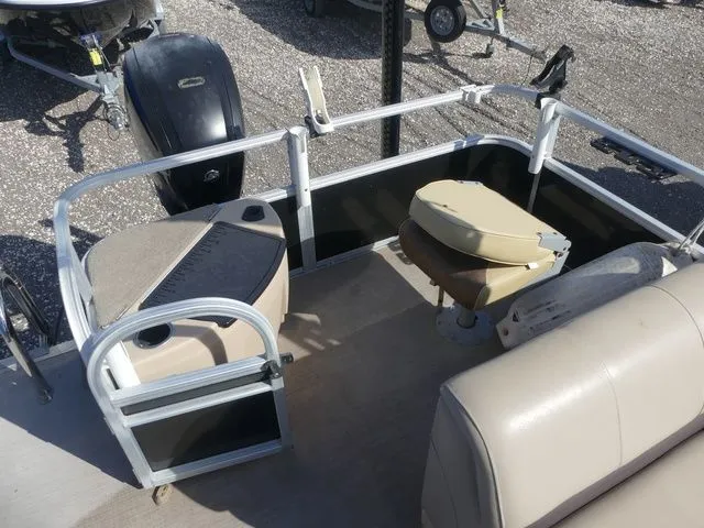 Slide: The Image of Sun Tracker Fishin' Barge 20 DLX 2019 - 12