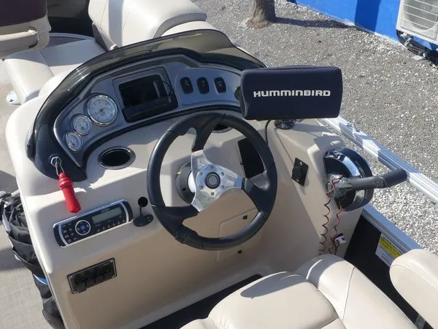 Slide: The Image of Sun Tracker Fishin' Barge 20 DLX 2019 - 14