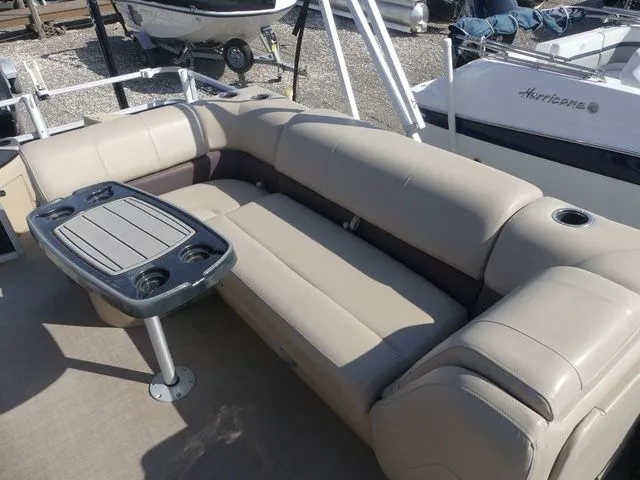 Slide: The Image of Sun Tracker Fishin' Barge 20 DLX 2019 - 15