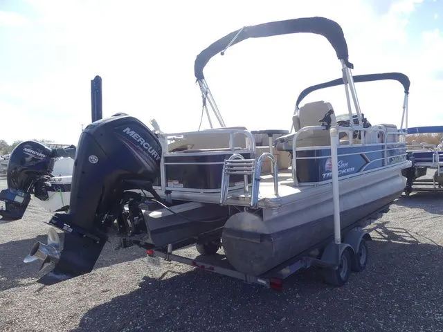 Slide: The Image of Sun Tracker Fishin' Barge 20 DLX 2019 - 4