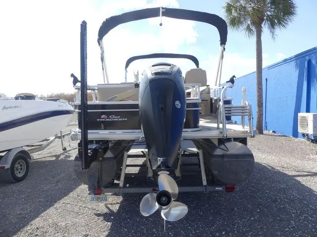Slide: The Image of Sun Tracker Fishin' Barge 20 DLX 2019 - 5
