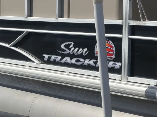 Slide: The Image of Sun Tracker Fishin' Barge 20 DLX 2019 - 7