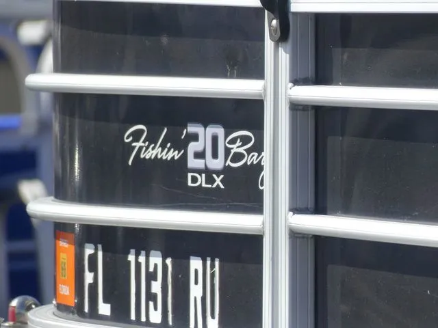 Slide: The Image of Sun Tracker Fishin' Barge 20 DLX 2019 - 8