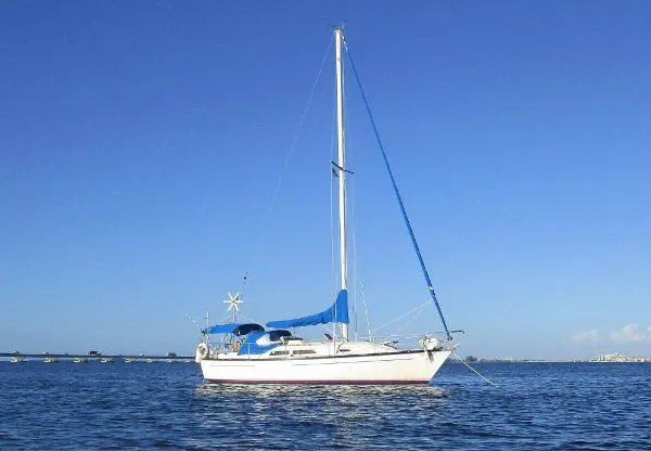 Slide: The Image of Mirage 33 Sloop 1983 - 0