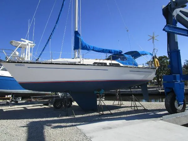 Slide: The Image of Mirage 33 Sloop 1983 - 1